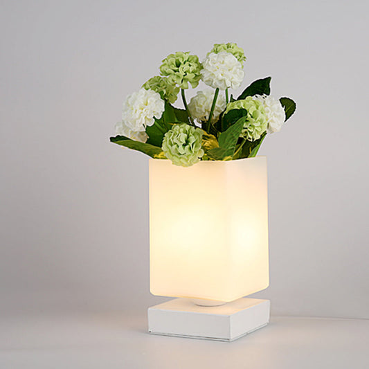 https://www.selzar.nl/products/luna-elegant-art-deco-glazen-nachtlamp-voor-een-romantische-slaapkamersfeer