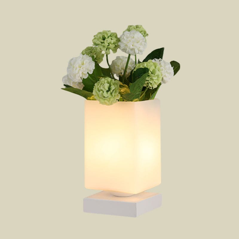 https://www.selzar.nl/products/luna-elegant-art-deco-glazen-nachtlamp-voor-een-romantische-slaapkamersfeer