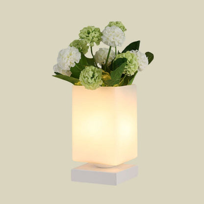https://www.selzar.nl/products/luna-elegant-art-deco-glazen-nachtlamp-voor-een-romantische-slaapkamersfeer