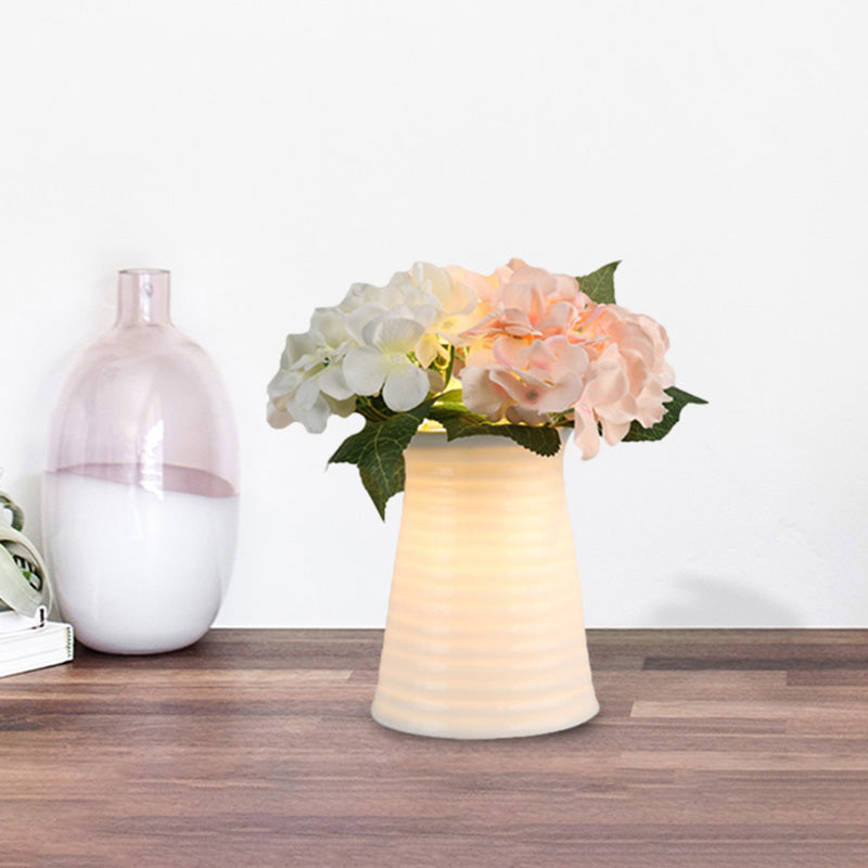 https://www.selzar.nl/products/luna-elegant-art-deco-glazen-nachtlamp-voor-een-romantische-slaapkamersfeer