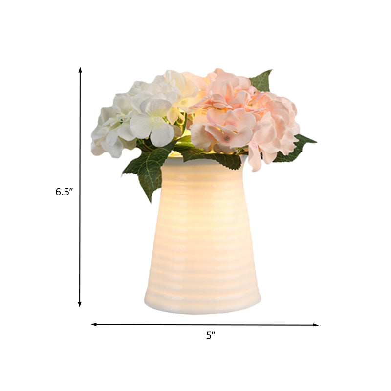 https://www.selzar.nl/products/luna-elegant-art-deco-glazen-nachtlamp-voor-een-romantische-slaapkamersfeer