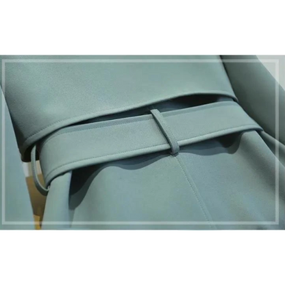 CLAUDIA - Lange trenchcoat met ceintuur en dubbele knoopsluiting voor dames