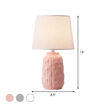 LUMINA - Design tafellamp met taps toelopende kap en cilindrische keramische voet