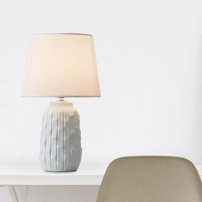 LUMINA - Design tafellamp met taps toelopende kap en cilindrische keramische voet