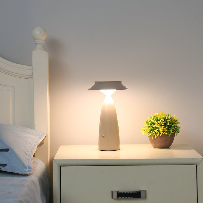 LUMINA - Speelse tafellamp met industrieel ontwerp