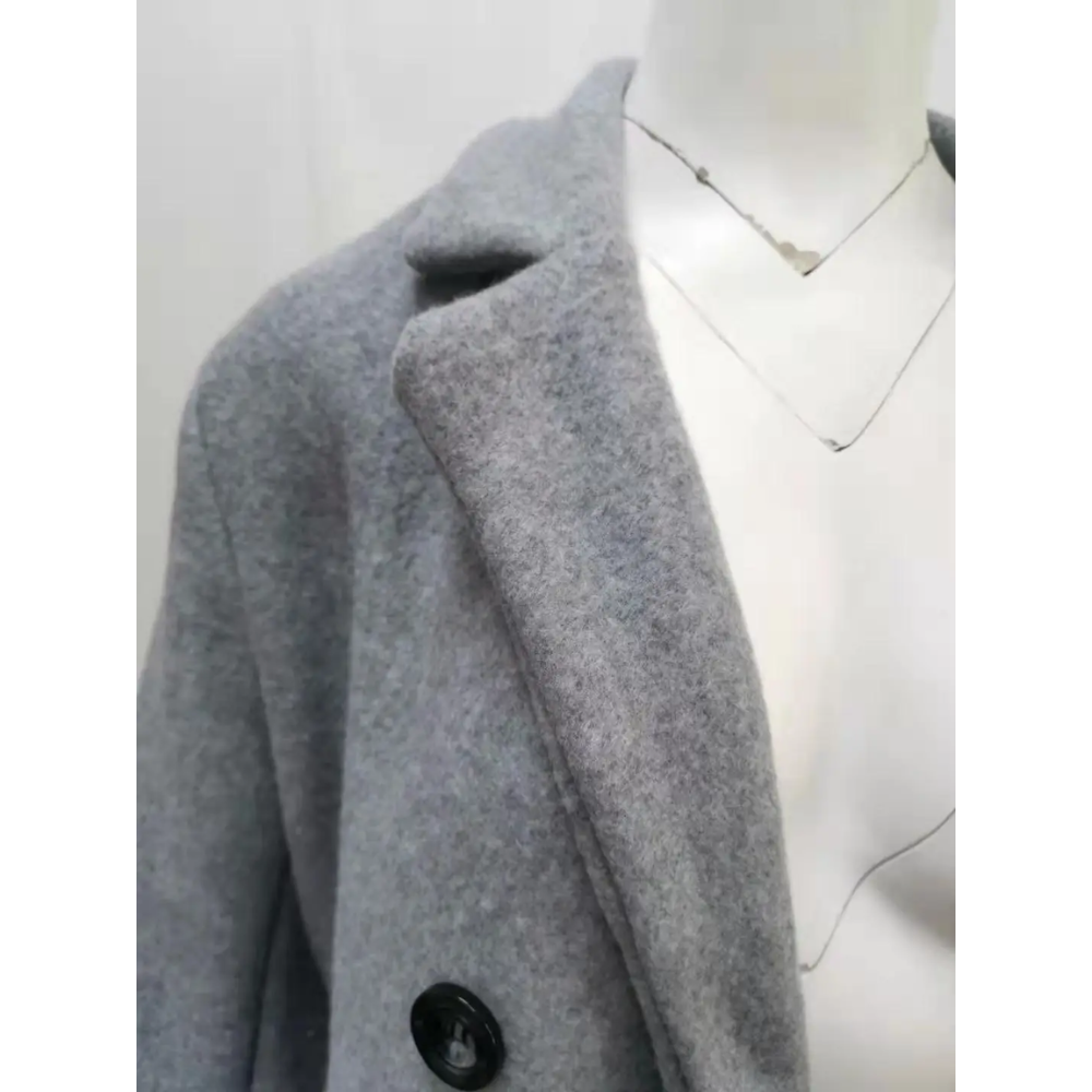CARINA - Moderne trenchcoat voor dames met dubbele rij knopen en slanke pasvorm