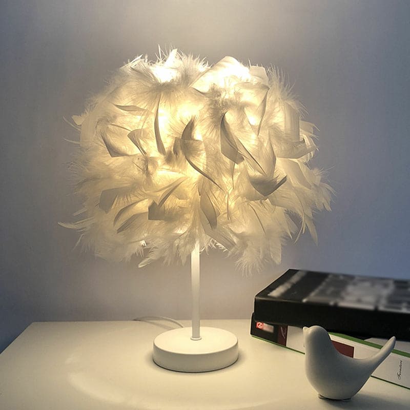 FEATHERLUX - Wijde bolvormige tafellamp met veren design