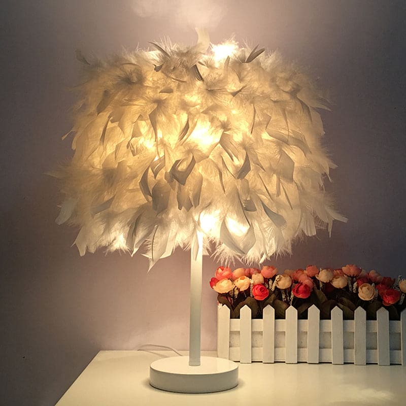 FEATHERLUX - Wijde bolvormige tafellamp met veren design