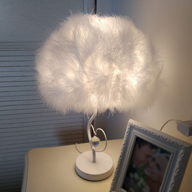 FEATHERLUX - Scandinavische romantische tafellamp met veerwolkenontwerp