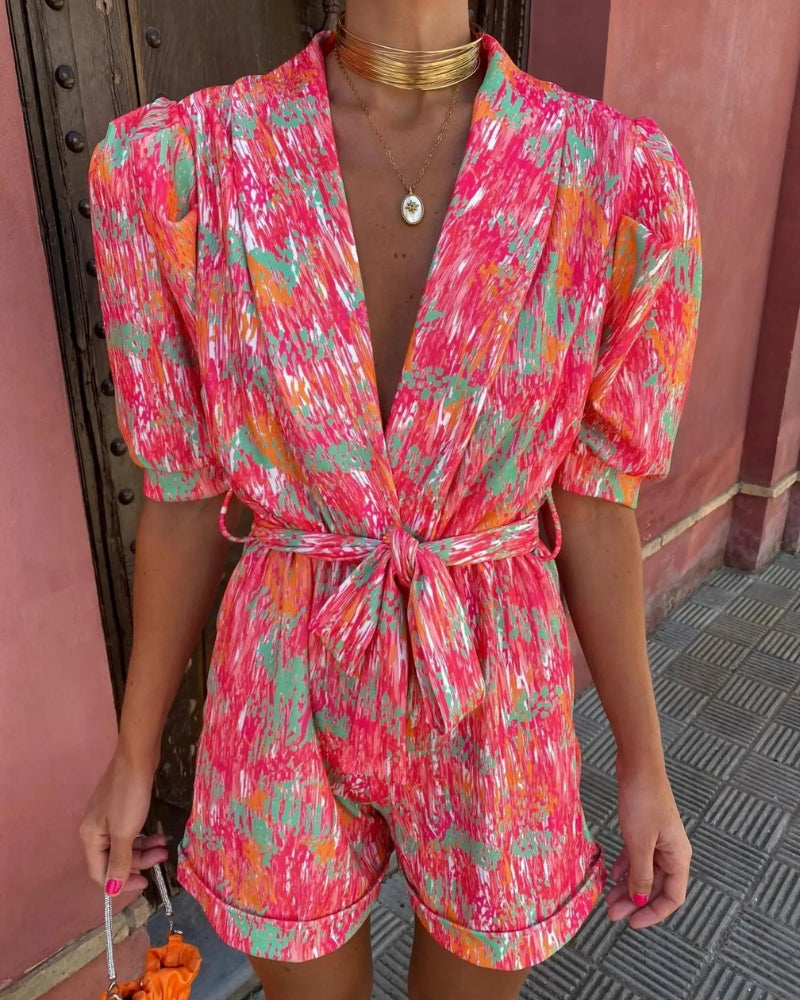 Luchtige dames playsuit met V-hals en strikceintuur – SIENNA WRAP - Glamorix