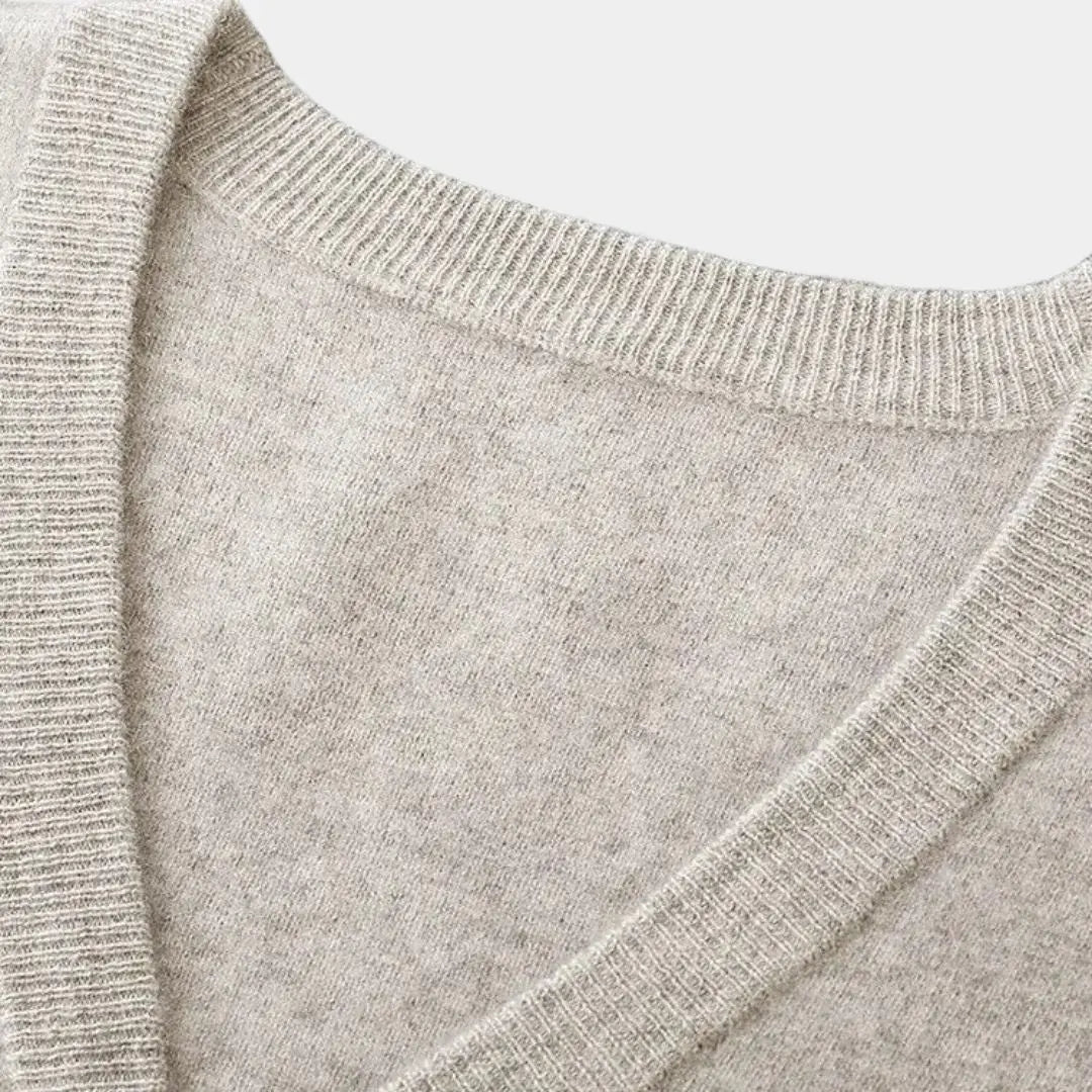 MAREN – Gebreid herenvest met klassieke knoopsluiting