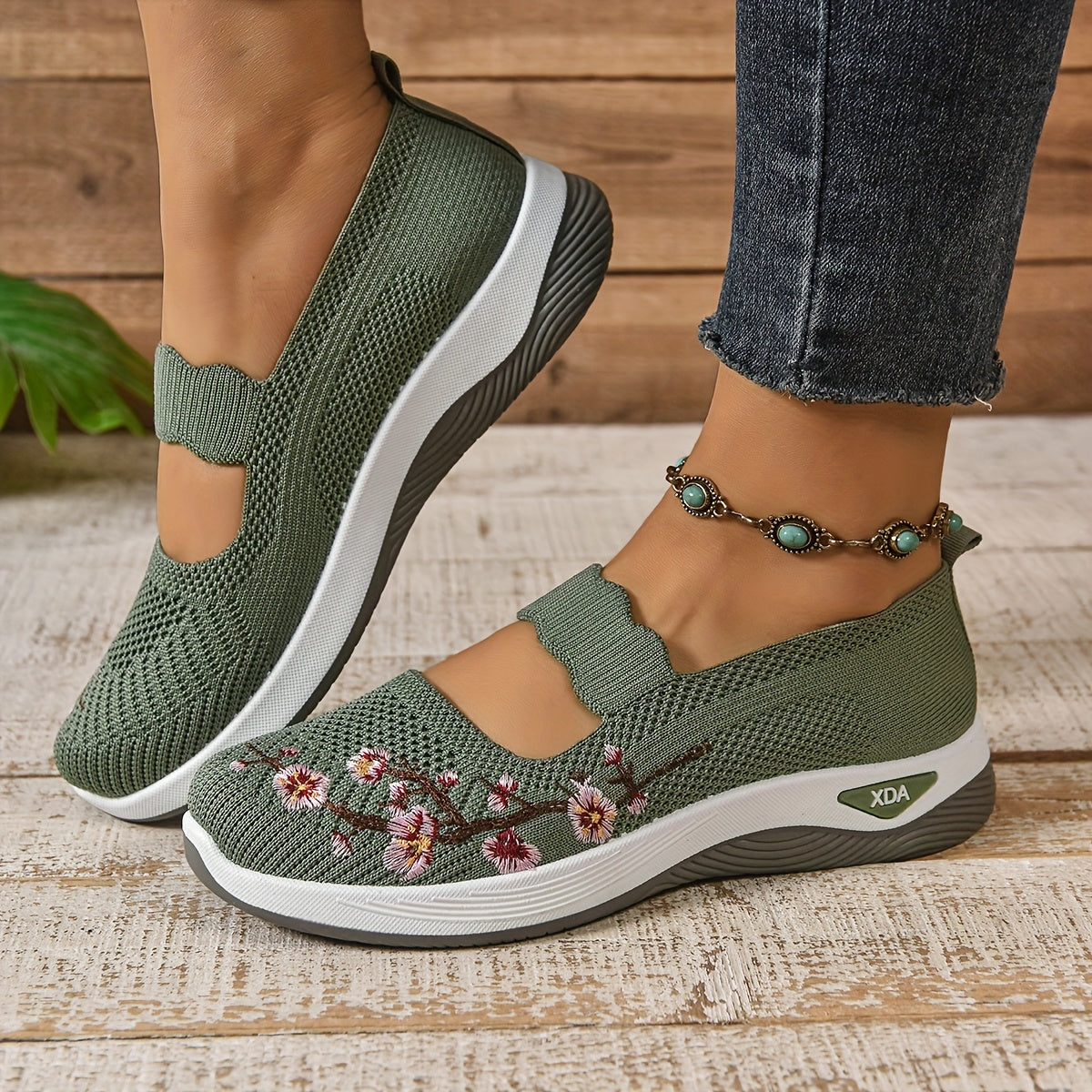 Comfortabele dames instapschoenen met bloemenborduursel en verhoogde zool – FLORÉLIA STEP - Glamorix