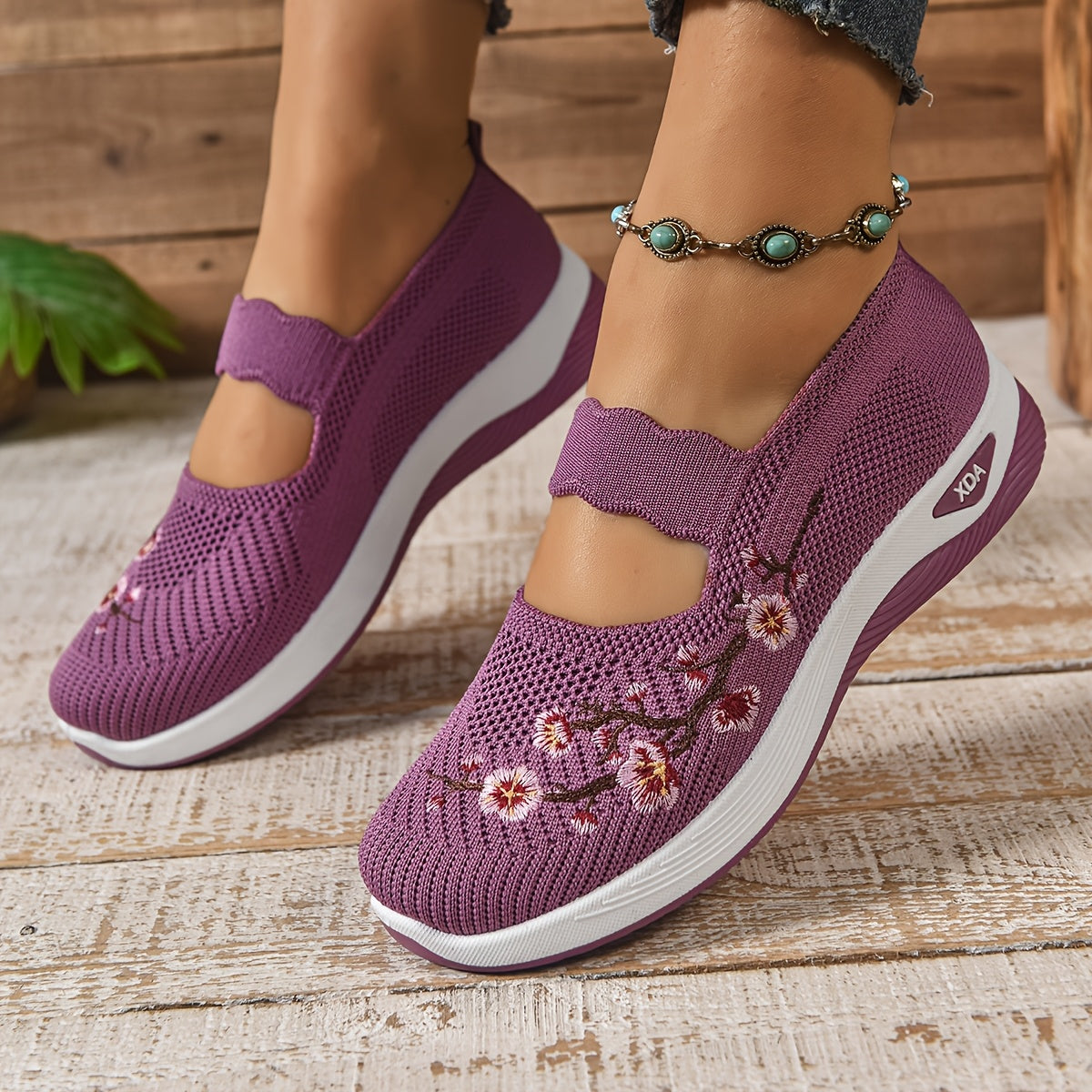 Comfortabele dames instapschoenen met bloemenborduursel en verhoogde zool – FLORÉLIA STEP - Glamorix