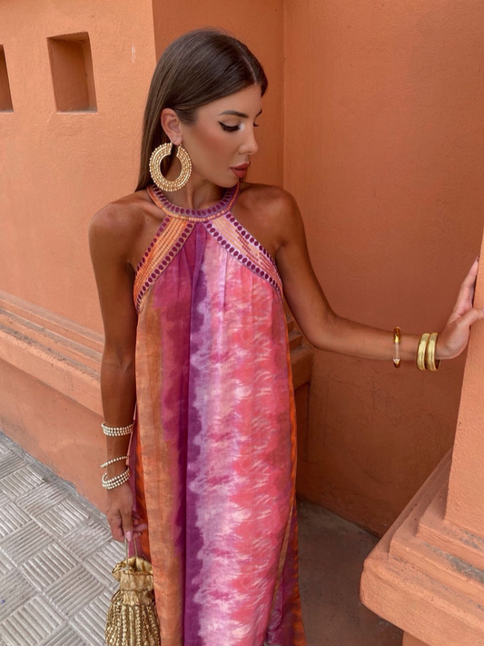 ALYA – Maxi damesjurk met halternek en vloeiende pasvorm - Glamorix
