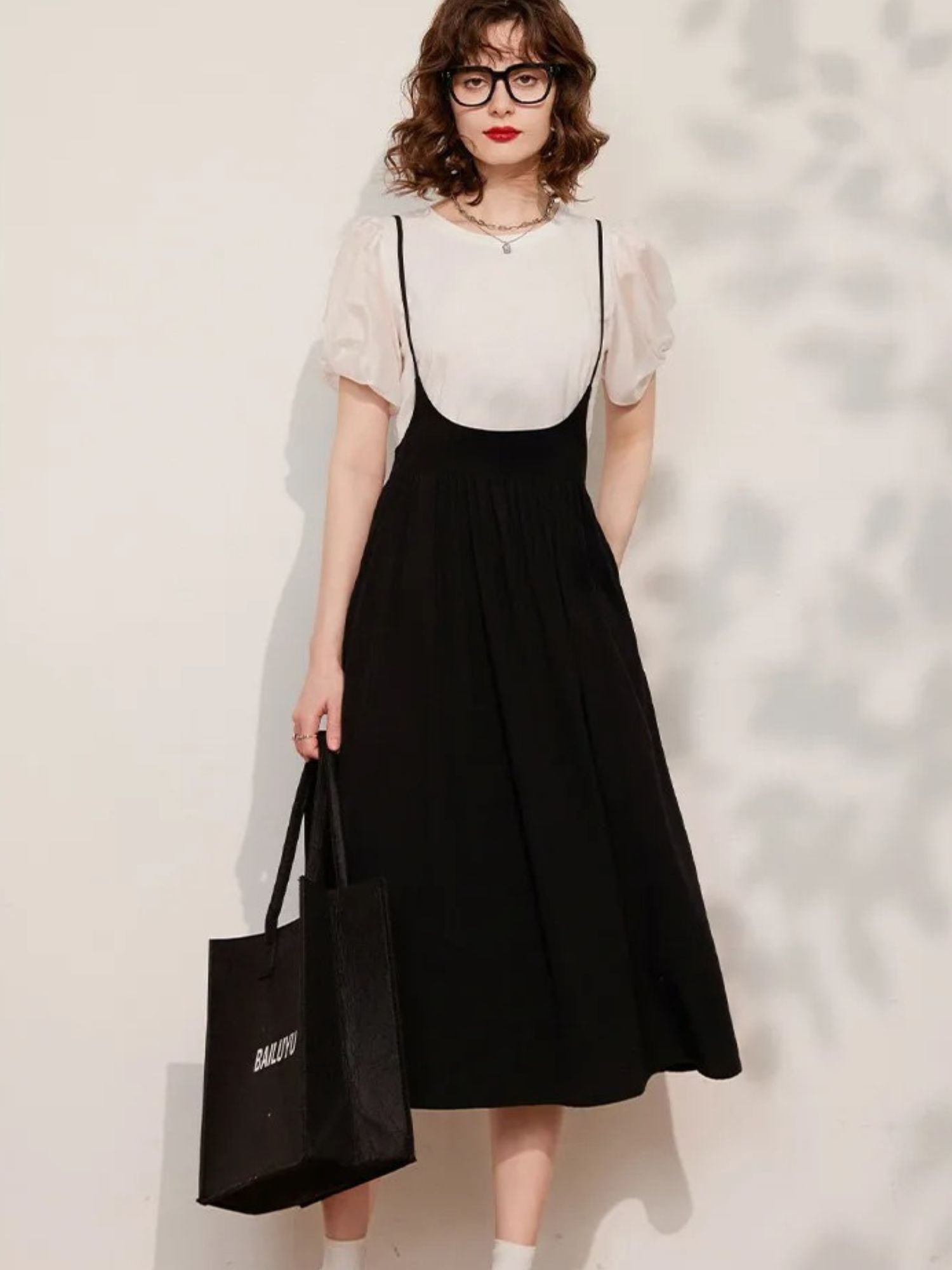 Twee-delige dames set met pofmouwtop en midirok met strikbandjes – AMARA SET - Glamorix