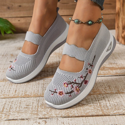 Comfortabele dames instapschoenen met bloemenborduursel en verhoogde zool – FLORÉLIA STEP - Glamorix
