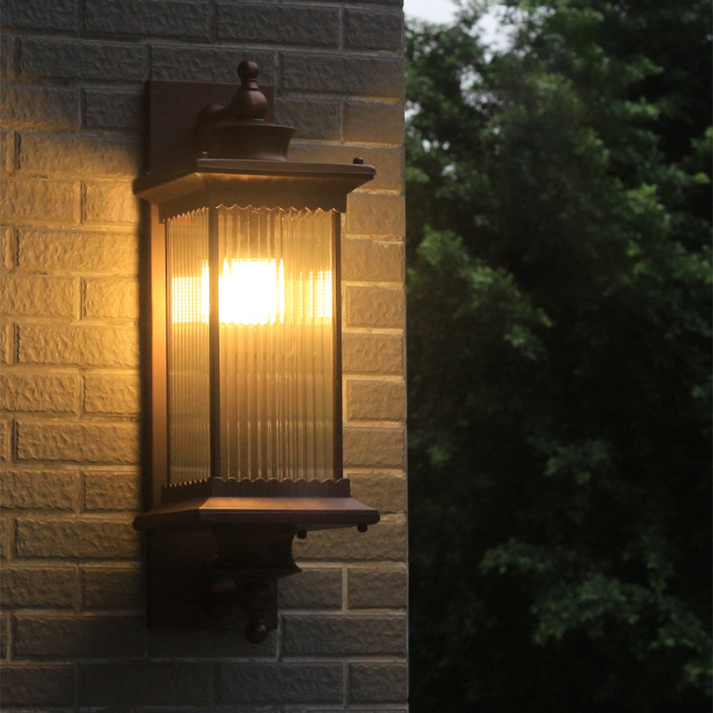 Zwarte vintage buitenwandlamp met klassiek lantaarnontwerp – LANTERRA CLASSIC - Glamorix