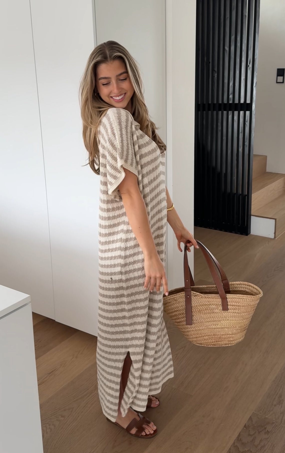 Gestreepte maxi-jurk met losse pasvorm en zomerse flair – SerenyaStreep - Glamorix
