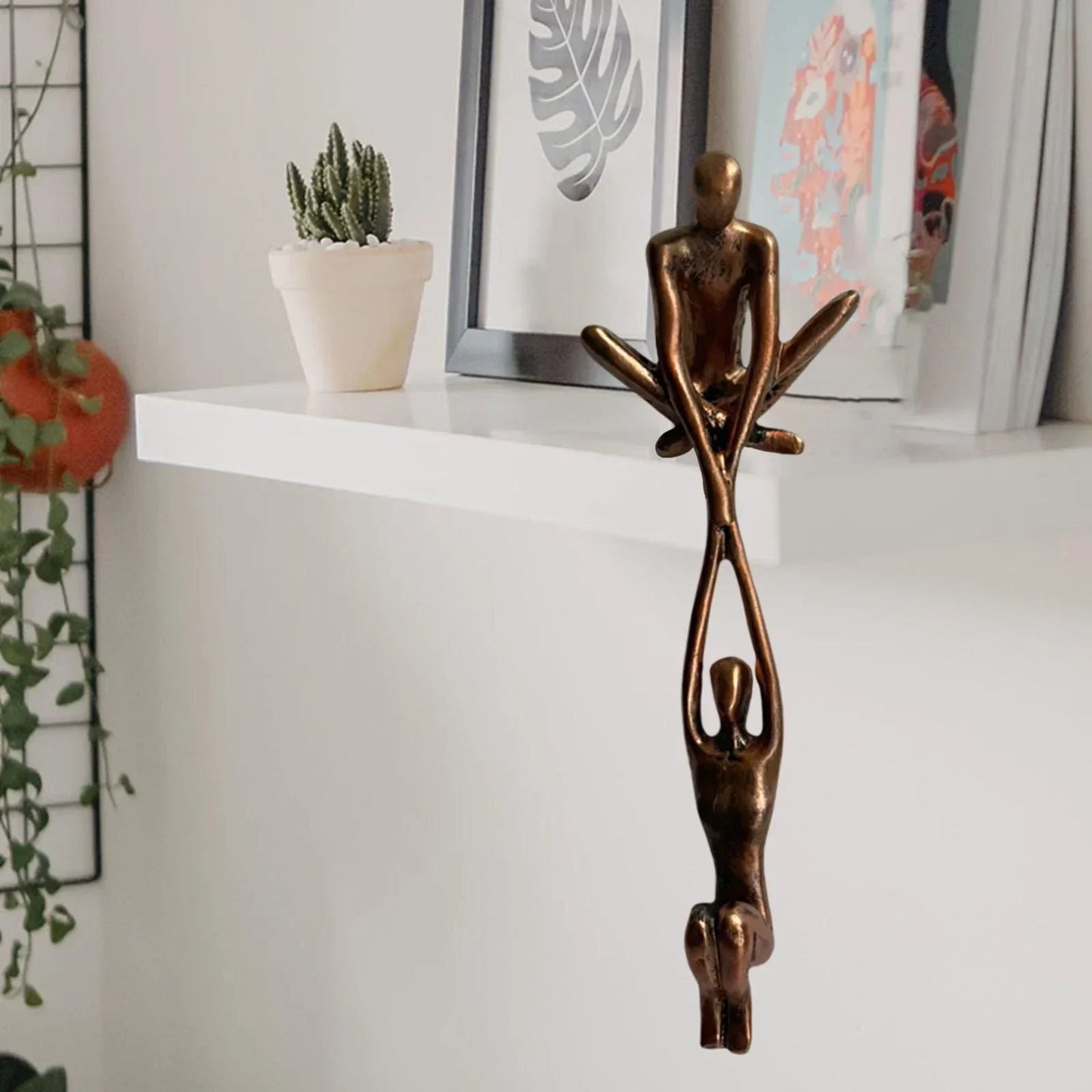 Eternal Grace – Sculptuur van Liefde en Kracht voor Uw Interieur