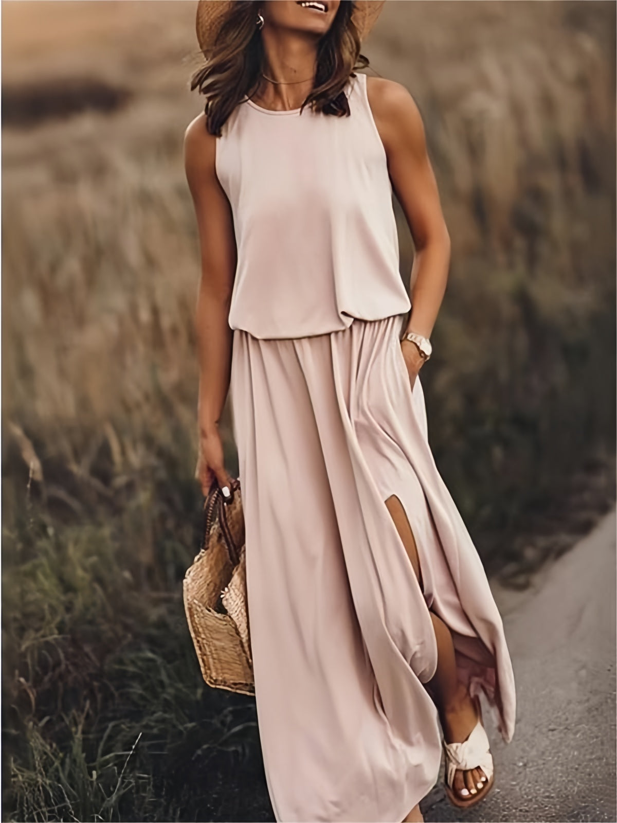 Mouwloze maxi zomerjurk met split en elegante flow – LUNA BREEZE - Glamorix