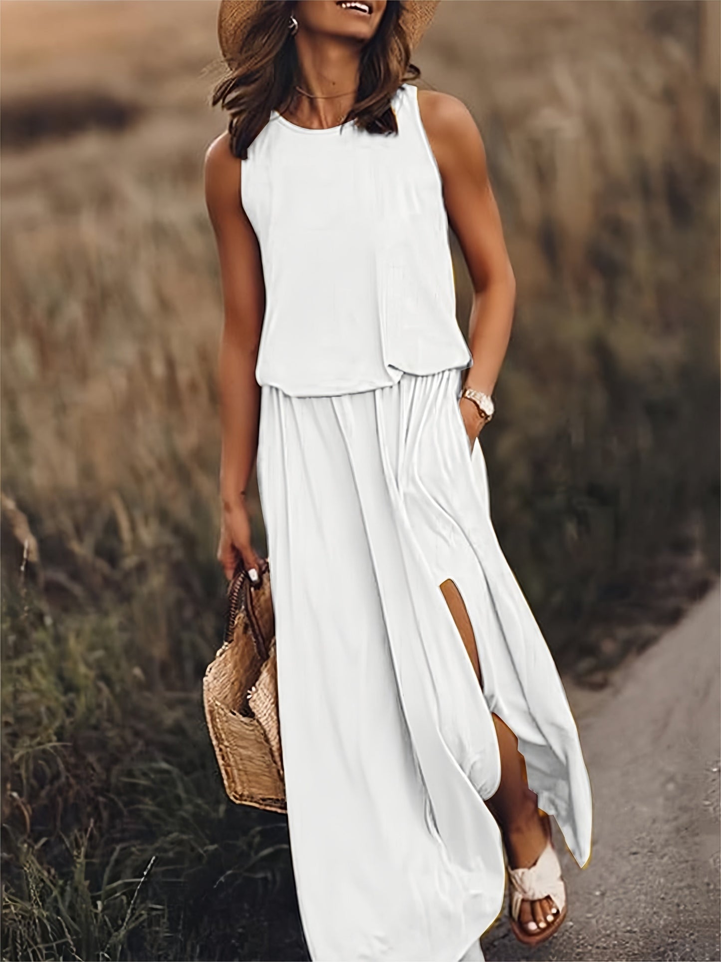 Mouwloze maxi zomerjurk met split en elegante flow – LUNA BREEZE - Glamorix