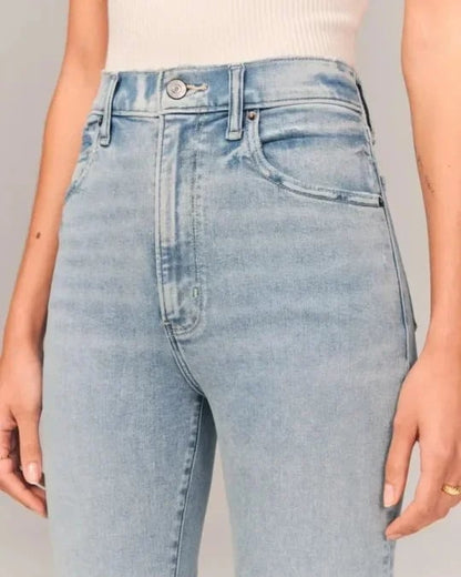 ELISE - Moderne flared jeans voor dames met een stijlvolle twist