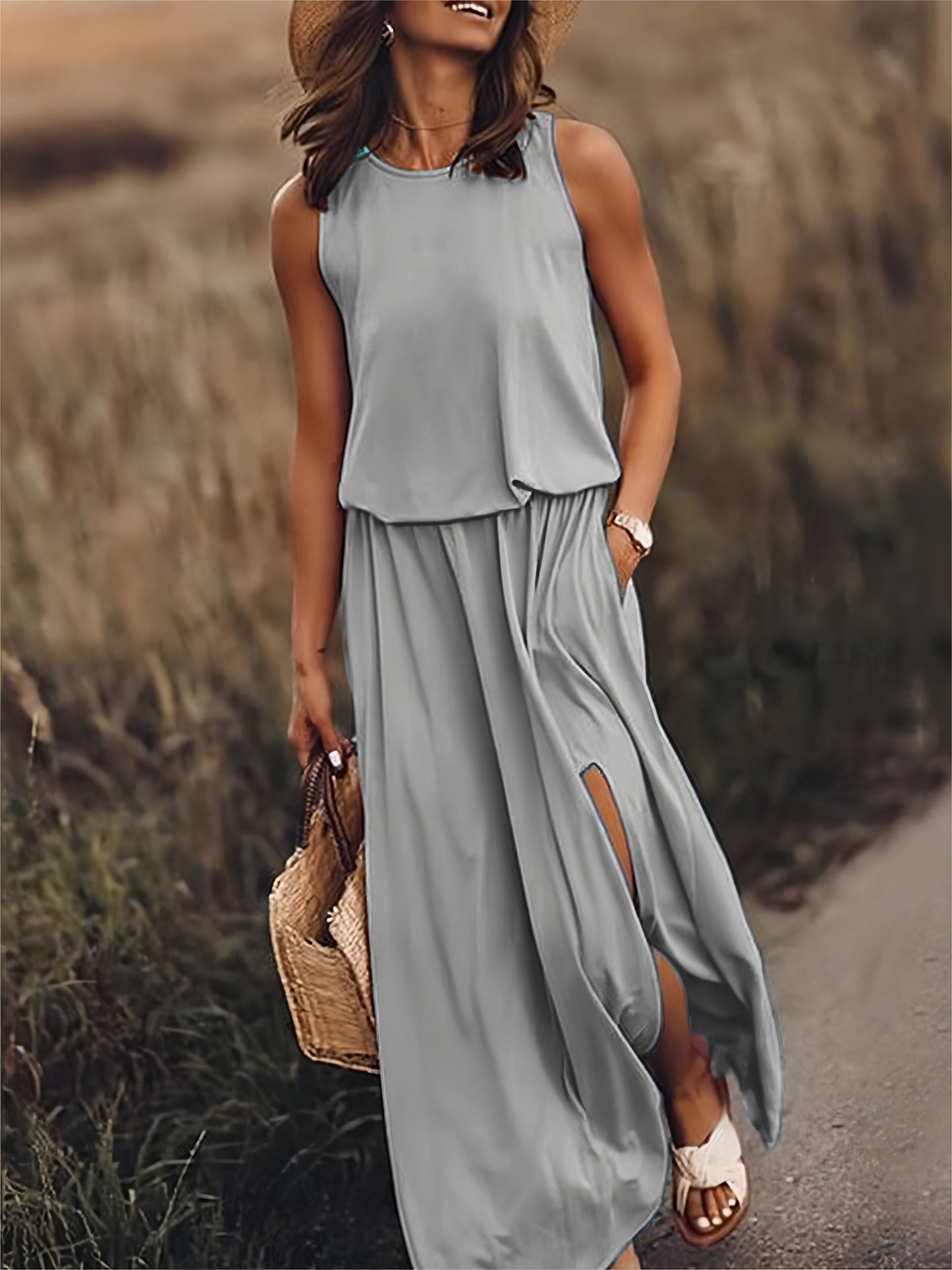 Mouwloze maxi zomerjurk met split en elegante flow – LUNA BREEZE - Glamorix