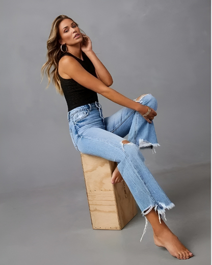 HARLOW - Casual lichtblauwe flare jeans met gerafelde knieën