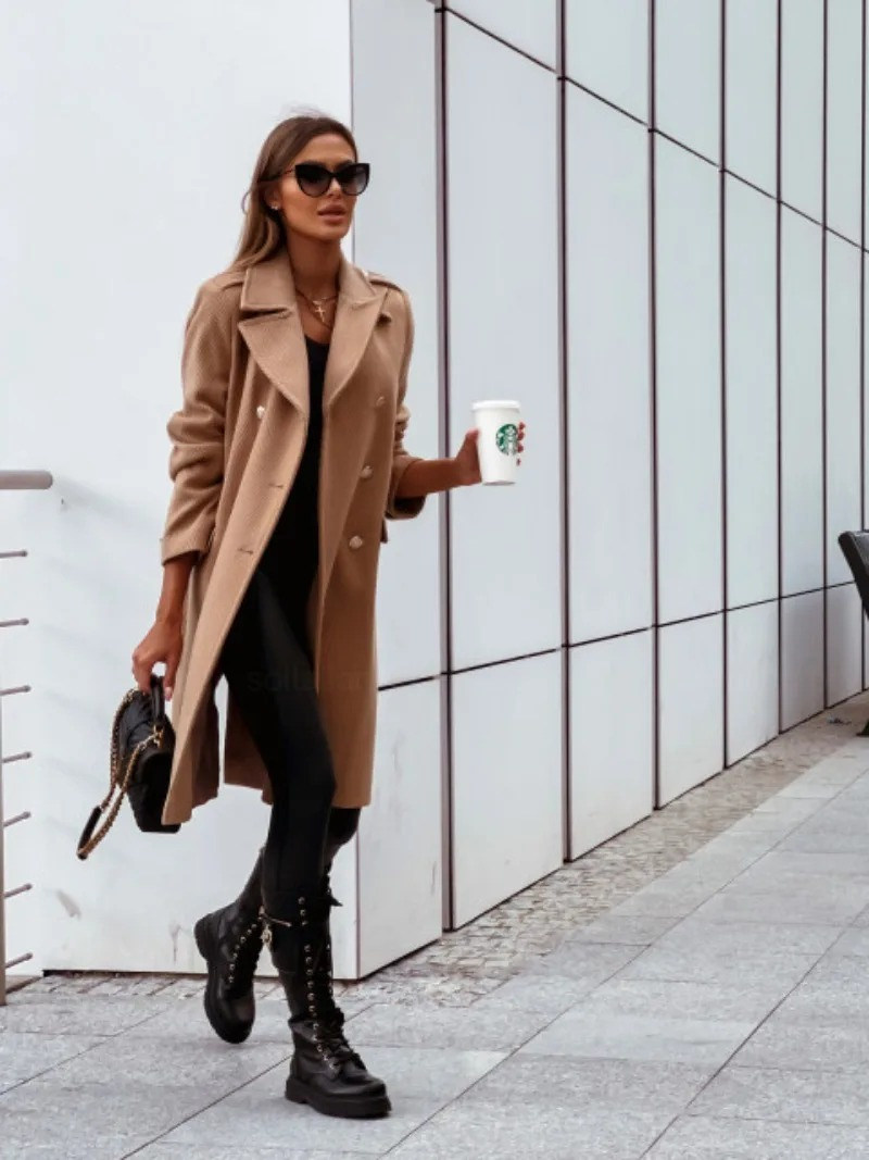 LIVIA - Slim fit trenchcoat voor dames met dubbele knoopsluiting en knoopdetails