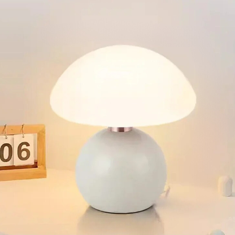 MUSHROOMLIGHT – Kleine paddenstoel tafellamp in crème windkeramiek