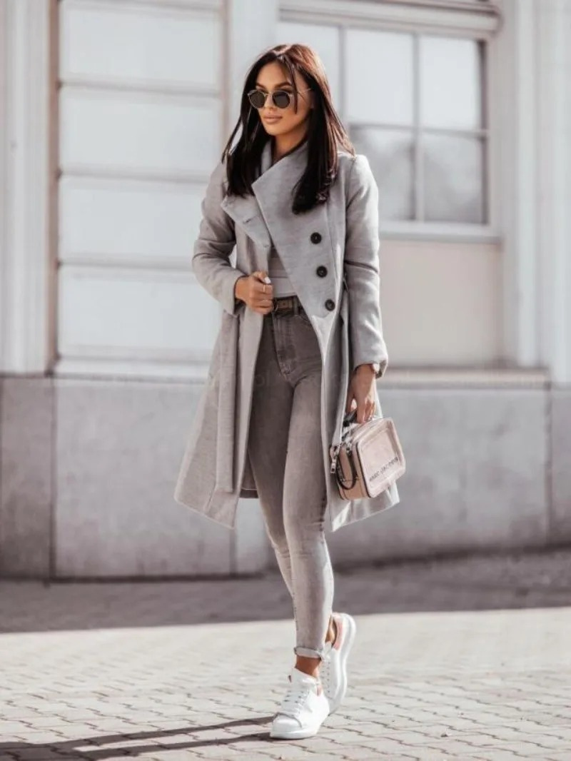 CELINE - Stijlvolle trenchcoat met dubbele knoopsluiting en slim fit voor dames