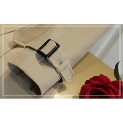 CLAUDIA - Lange trenchcoat met ceintuur en dubbele knoopsluiting voor dames