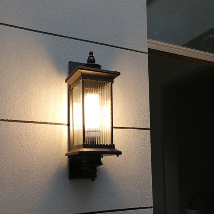 Zwarte vintage buitenwandlamp met klassiek lantaarnontwerp – LANTERRA CLASSIC - Glamorix