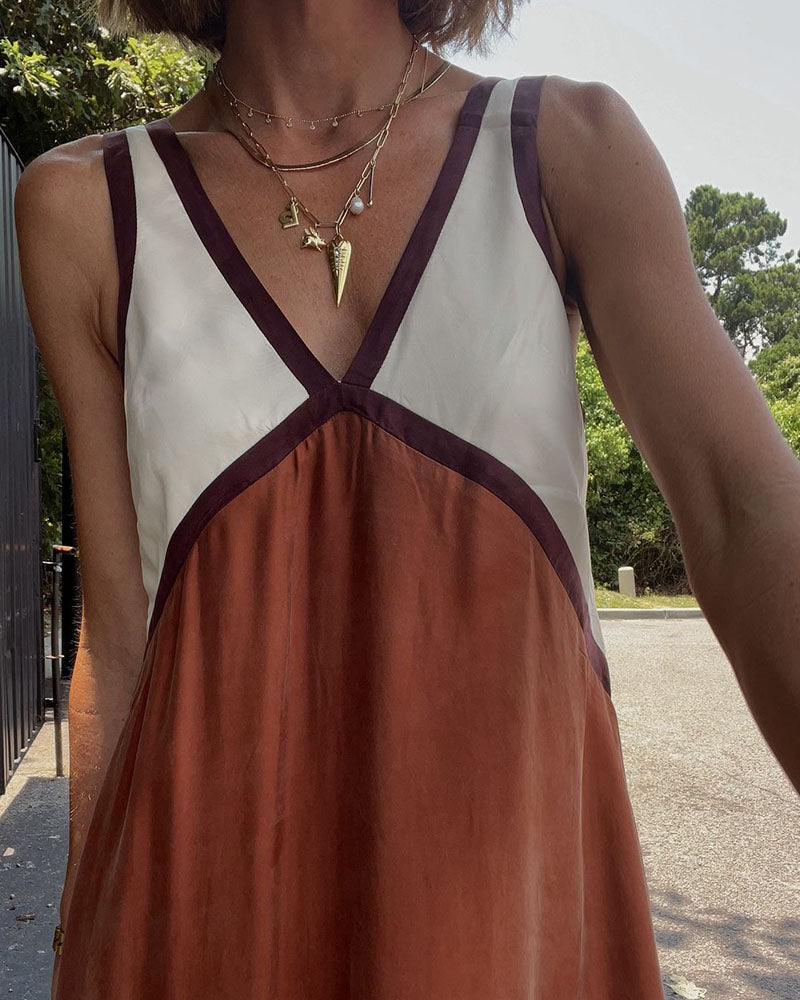 Vloeiende maxi-jurk met diepe V-hals en elegante details – LUMINA - Glamorix