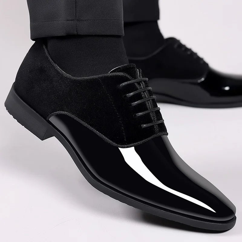 Herenschoenen met glanzende neus en strakke vetersluiting – LUCIANO POLISH - Glamorix
