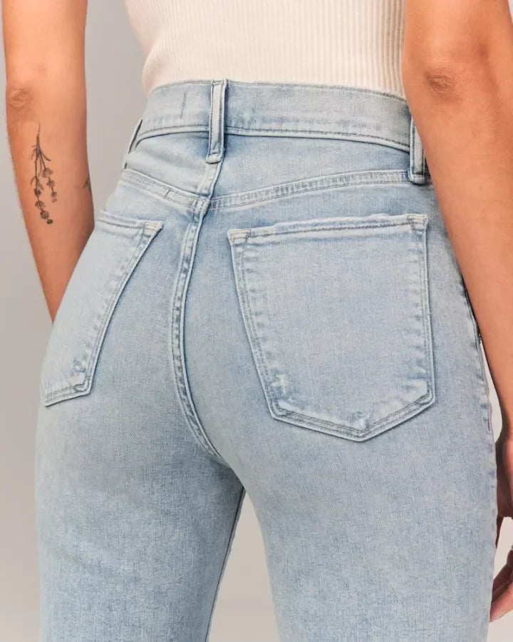 ELISE - Moderne flared jeans voor dames met een stijlvolle twist
