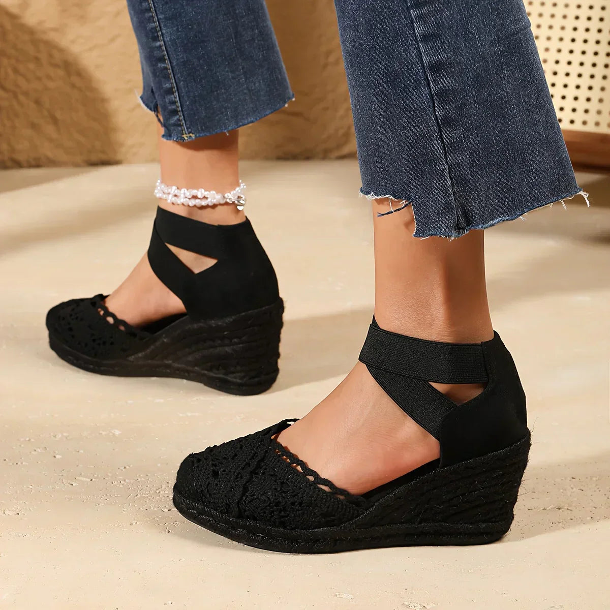 Modieuze sleehak sandalen met gehaakt detail en elastische enkelband – RHÉNA - Glamorix