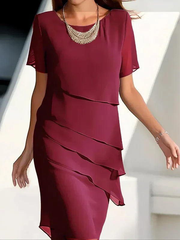 Gelaagde dames midi-jurk met korte mouwen en speelse flair – LOREA LAYR - Glamorix