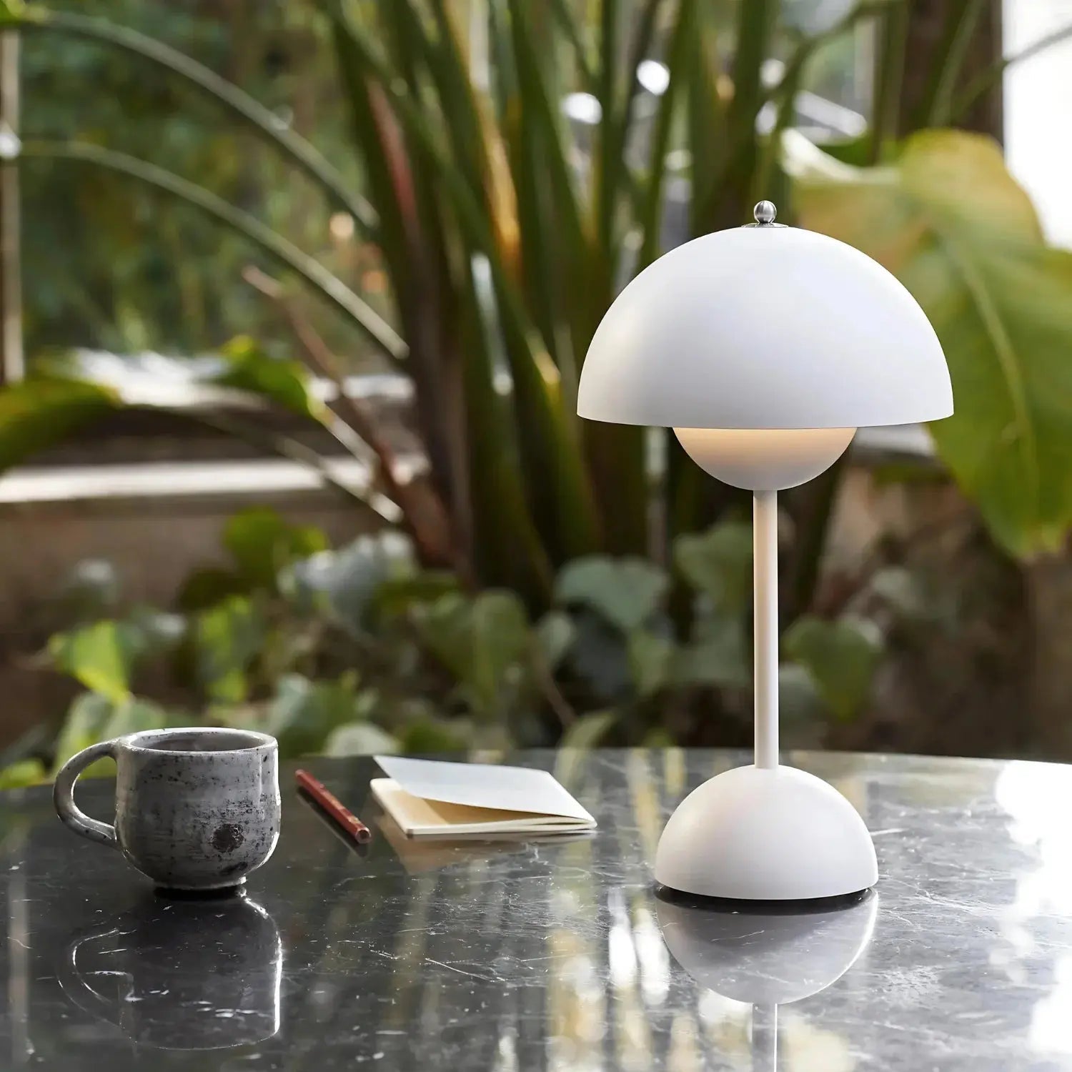 Moderne tafellamp met matte lichtdiffusie en strak design – LUMIVIA FrostGlow - Glamorix