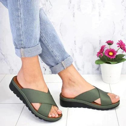 Lichtgewicht zomersandalen met gekruiste bandjes – LUNARIA - Glamorix