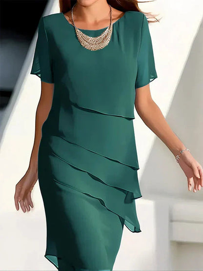 Gelaagde dames midi-jurk met korte mouwen en speelse flair – LOREA LAYR - Glamorix