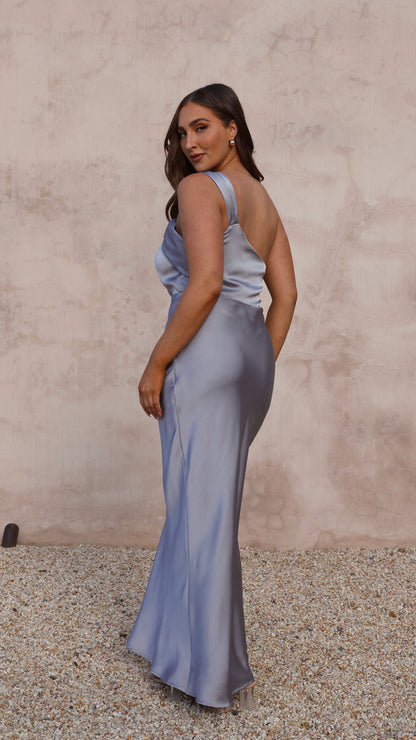 Asymmetrische maxi damesjurk met schouderstrik en elegante pasvorm – ARIA ONE - Glamorix