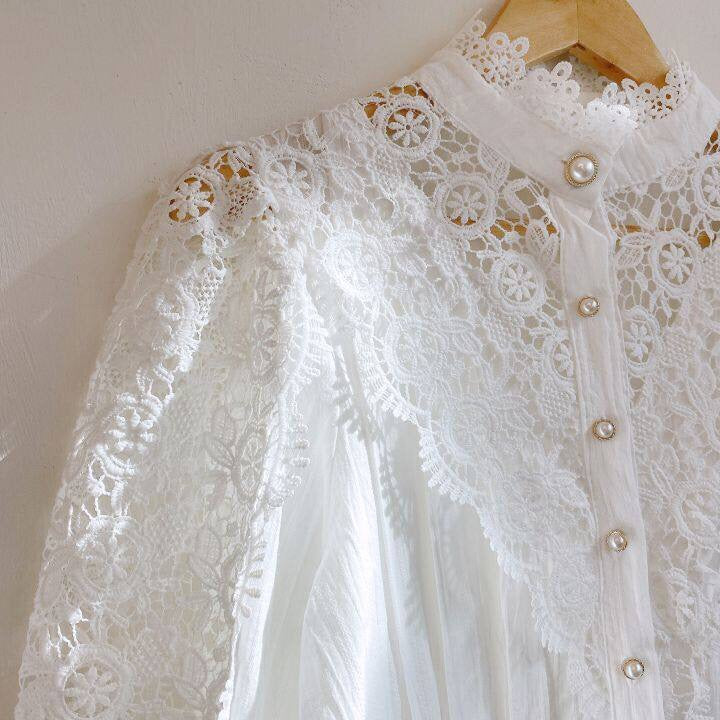 ELOISE - Elegante damesblouse met stijlvolle hoge hals