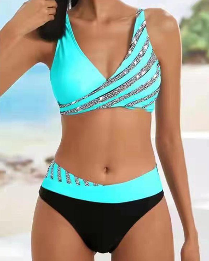 Dames - Asymmetrische Bikini Set - Contrasterende Details - Modieuze Zomer Outfit - ELEGANTE STRANDSET - Glamorix
