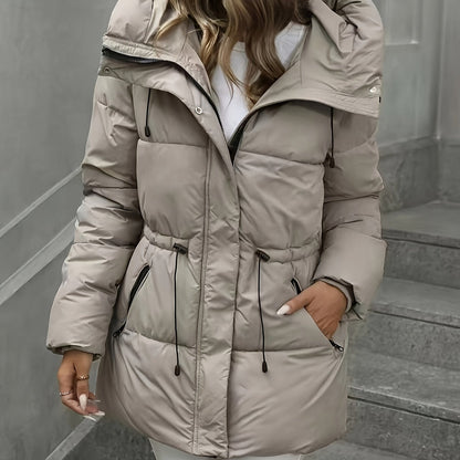 Halflange outdoorjas met capuchon en tailleband – NOVAWEAR - Glamorix