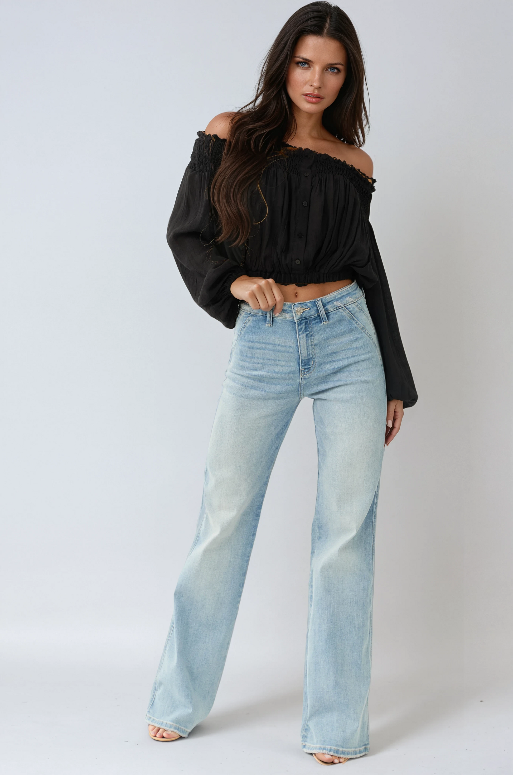 ELARA – Flared dames jeans in lichtblauw denim met hoge taille - Glamorix
