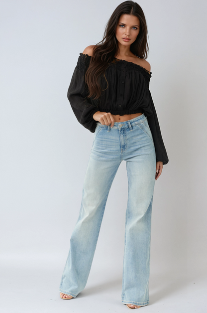 ELARA – Flared dames jeans in lichtblauw denim met hoge taille - Glamorix