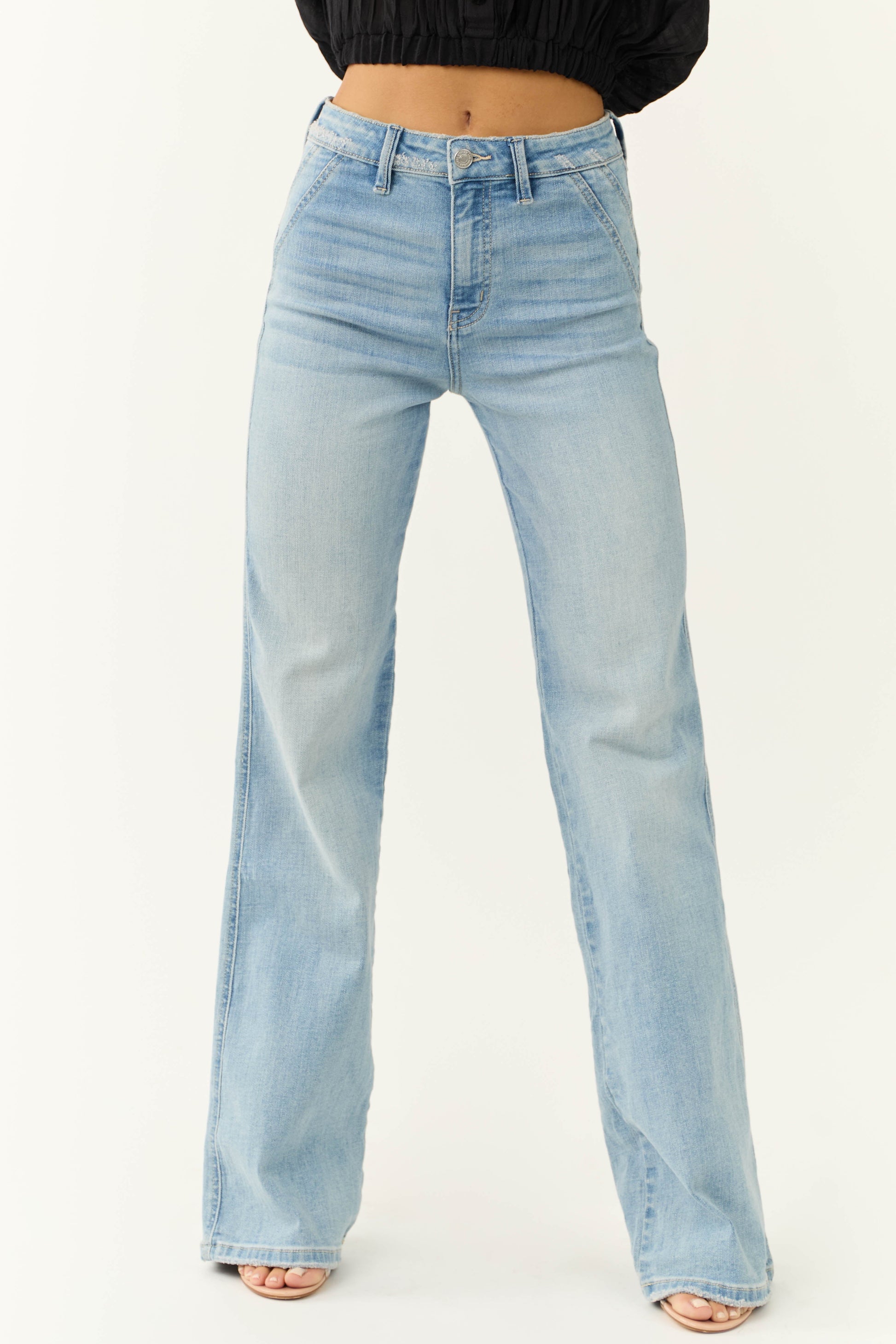 ELARA – Flared dames jeans in lichtblauw denim met hoge taille - Glamorix