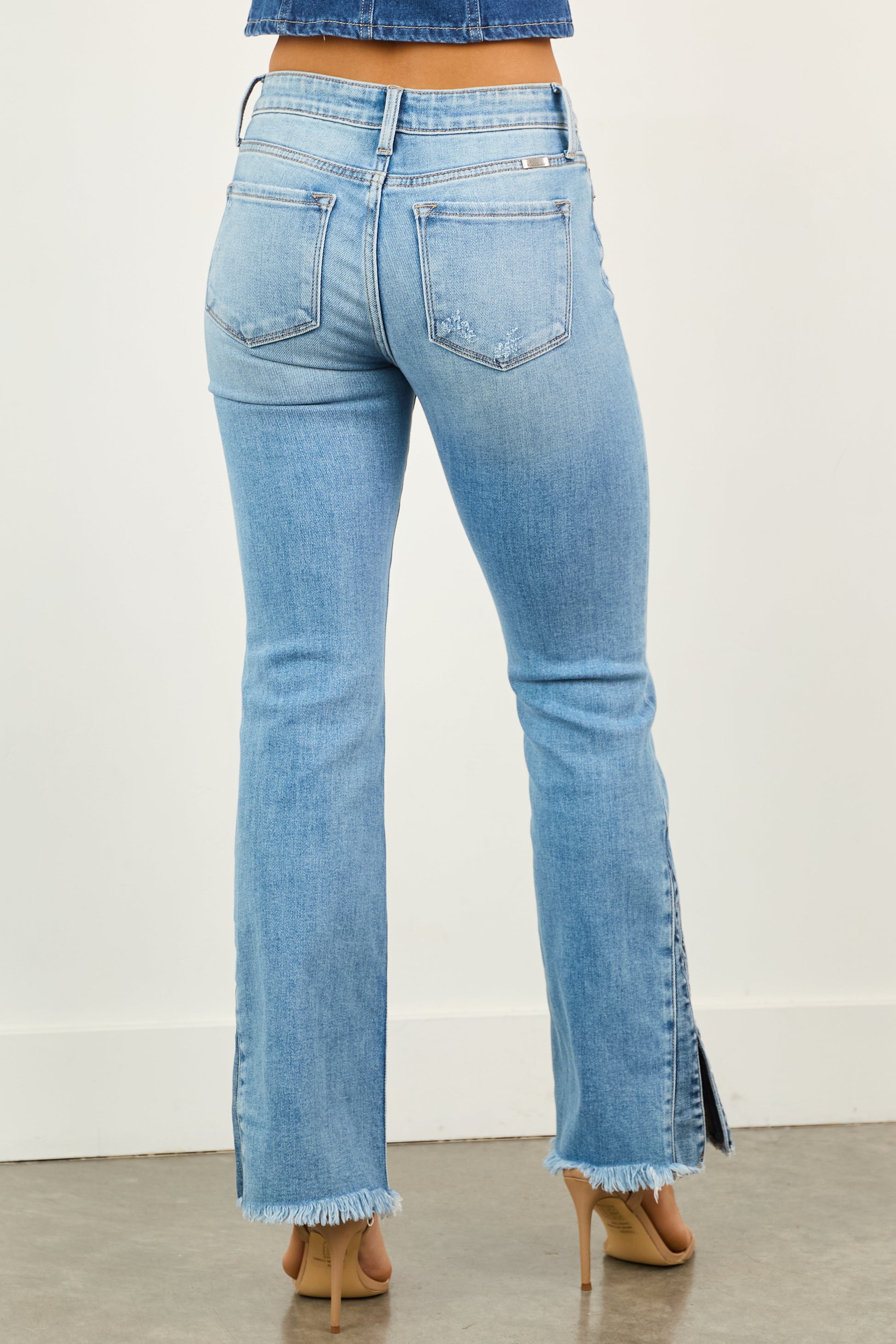 LYANNA – Flared dames jeans in blauw denim met split zoom - Glamorix