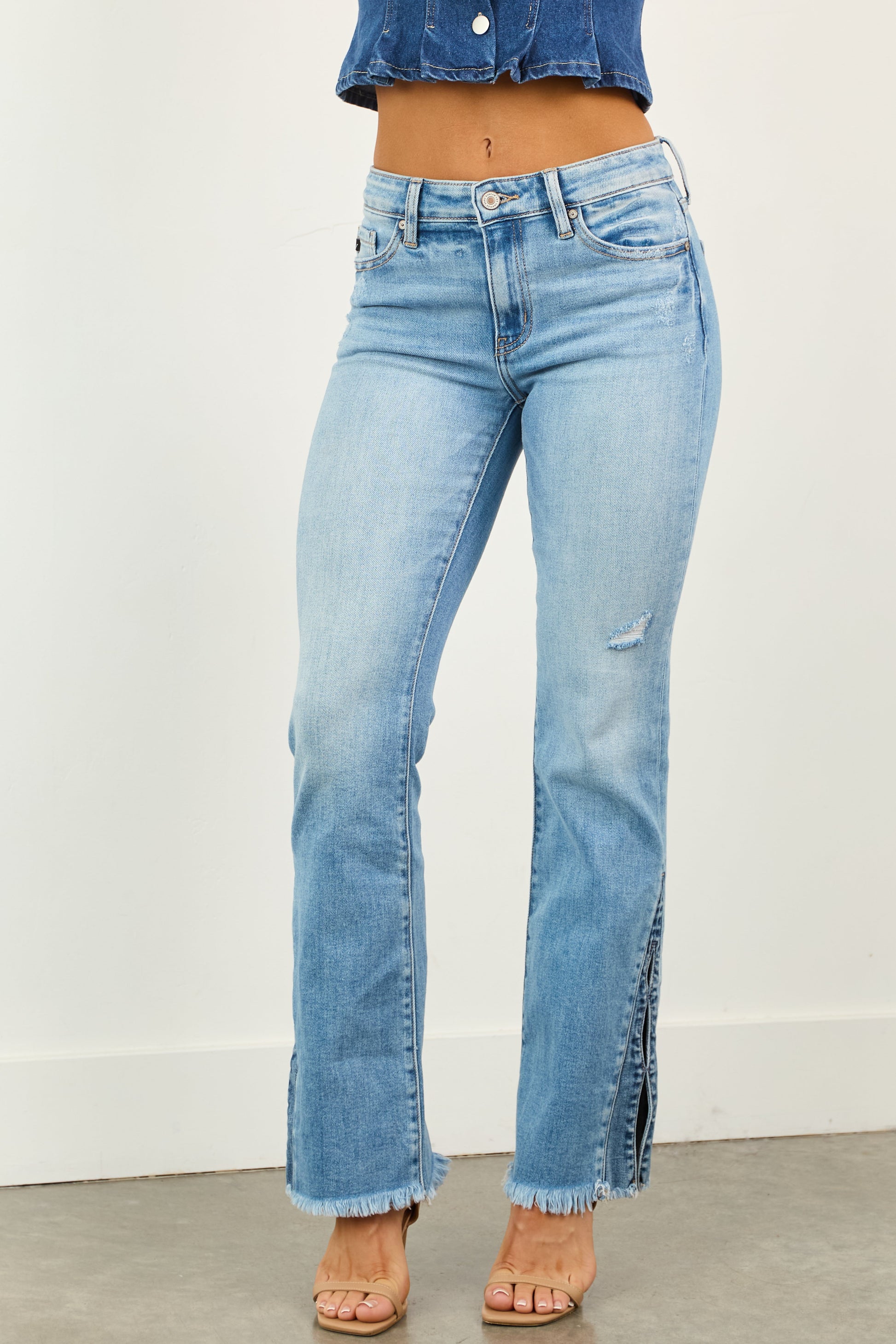 LYANNA – Flared dames jeans in blauw denim met split zoom - Glamorix